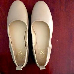 Size 8 nude Vince Camuo shoes